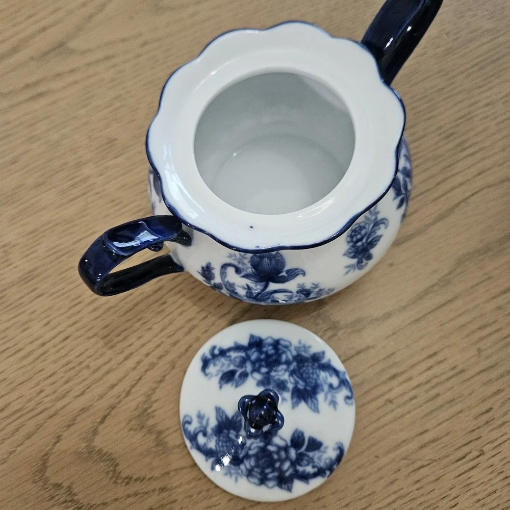 Cracker Barrel Blue & White Porcelain Sugar Bowl With Lid Retired Floral